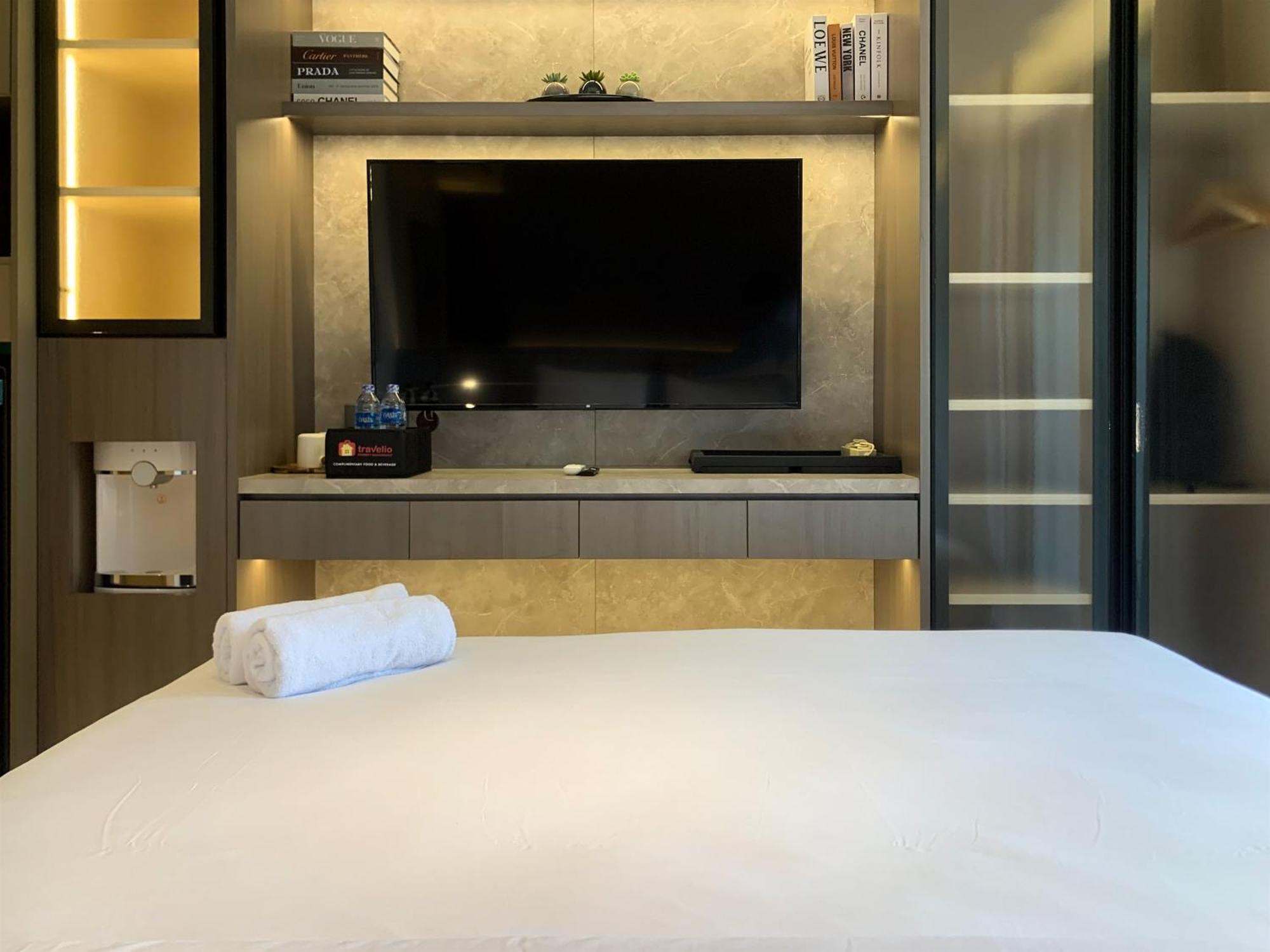 Apartment Warm And Modern Look At Gold Coast By Travelio Jakarta